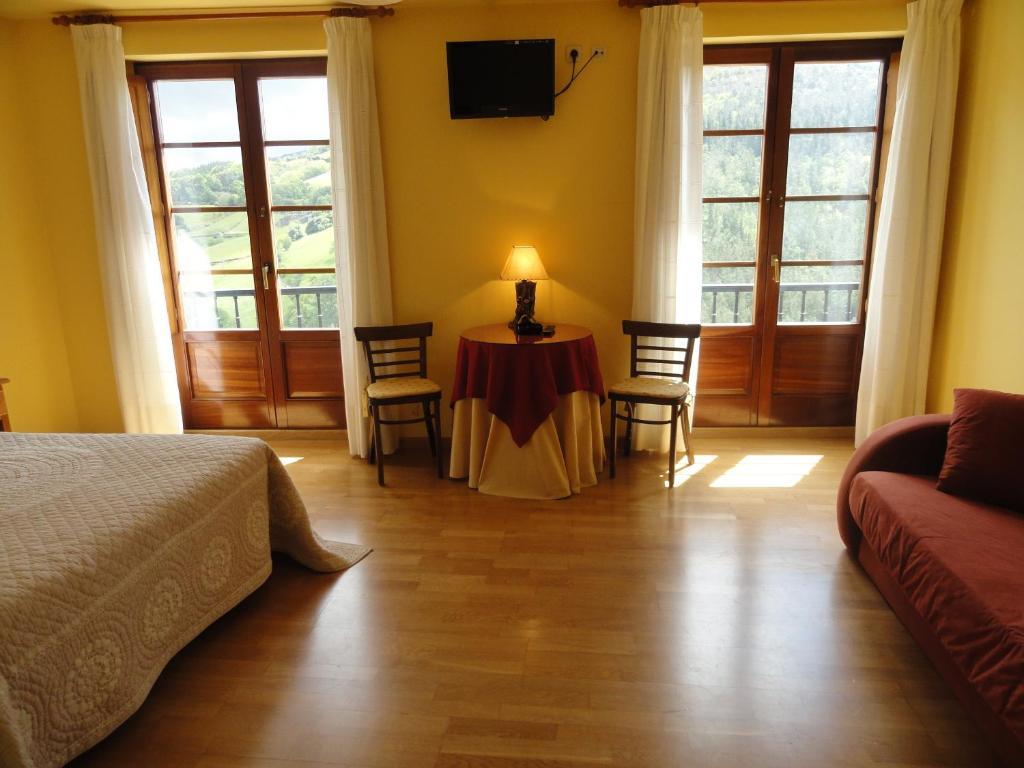 Hotel Restaurante Casa Petronila Taramundi Habitación foto